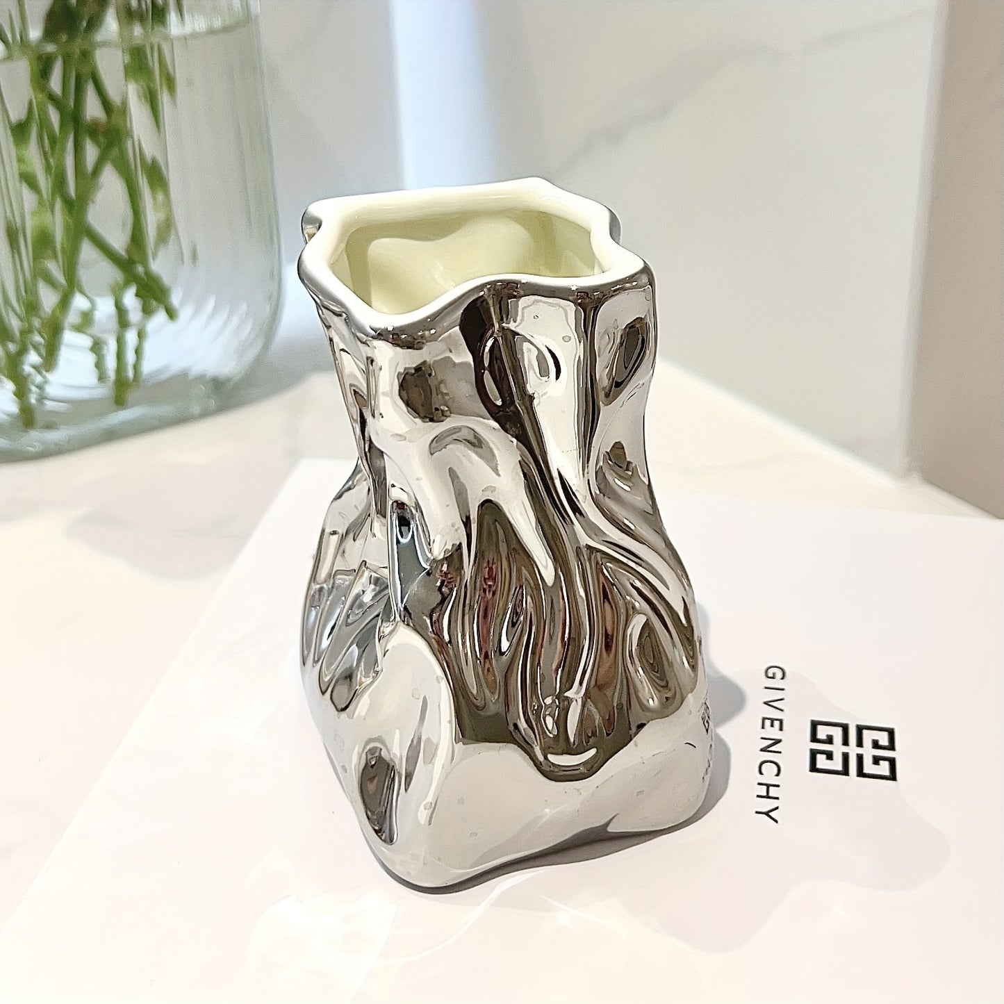 A Creamy Wind-bound Mouthwash Toothbrush Holder