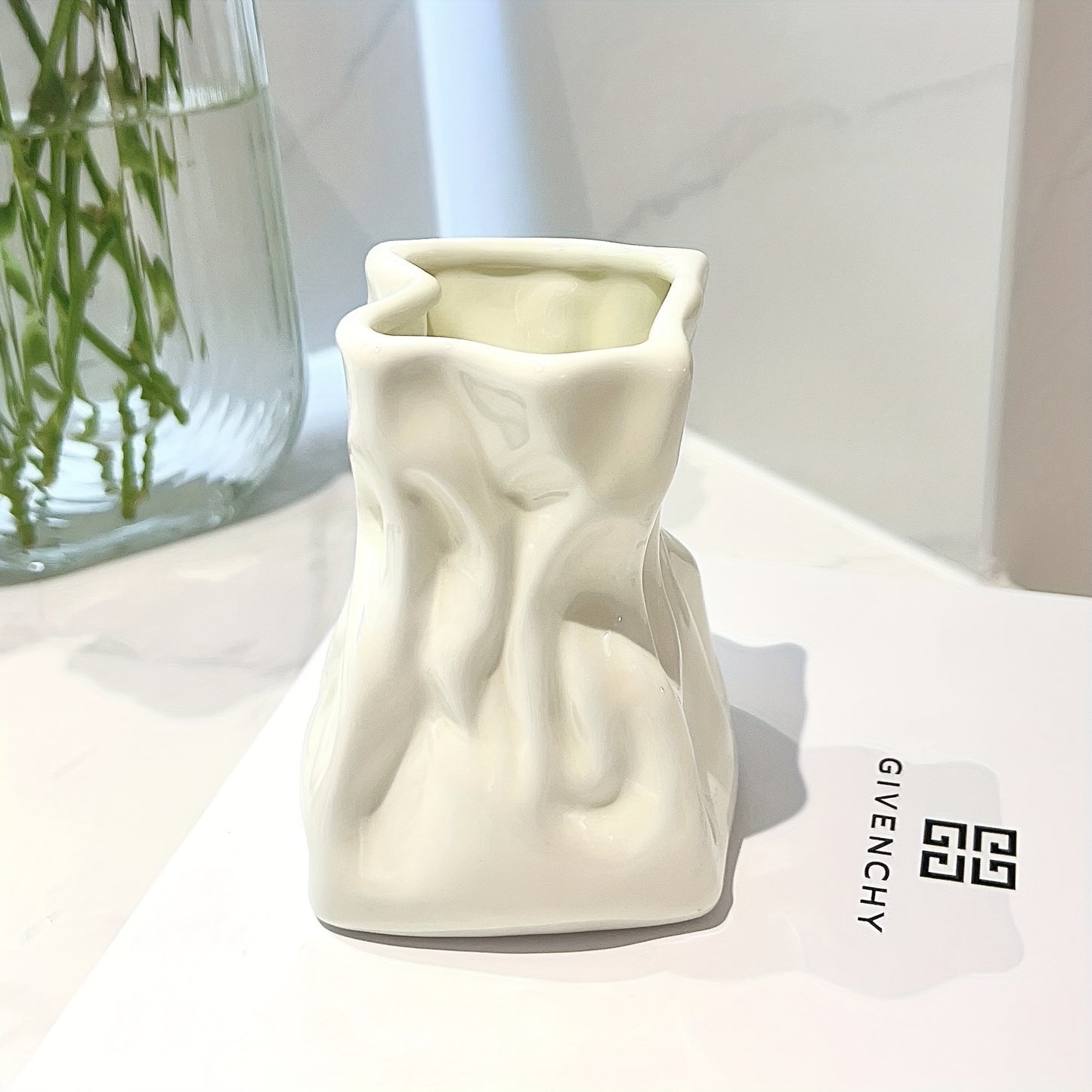 A Creamy Wind-bound Mouthwash Toothbrush Holder