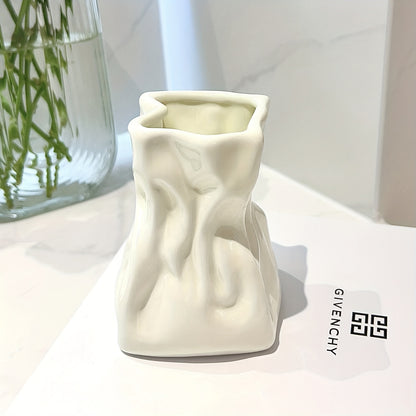 A Creamy Wind-bound Mouthwash Toothbrush Holder
